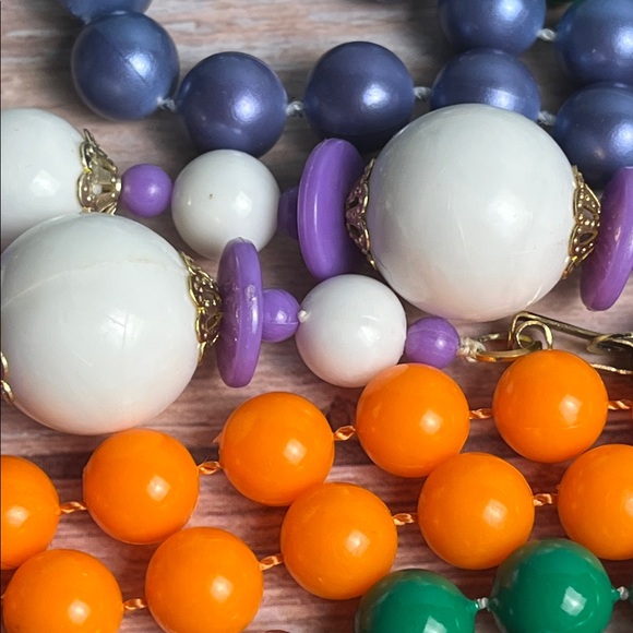 Lot of 9 Colorful Plastic Beaded Necklace Set - Picture 4 of 10